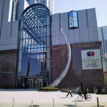 梅田芸術劇場の外観